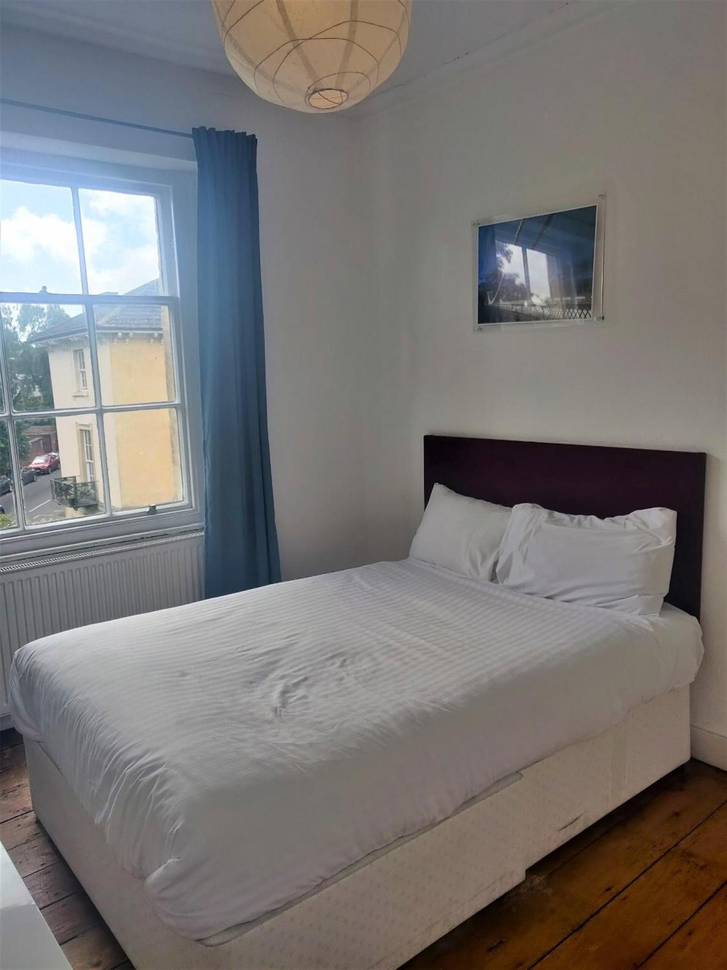 Westbourne Place Rooms - By Clifton Short Lets Bristol Bilik gambar